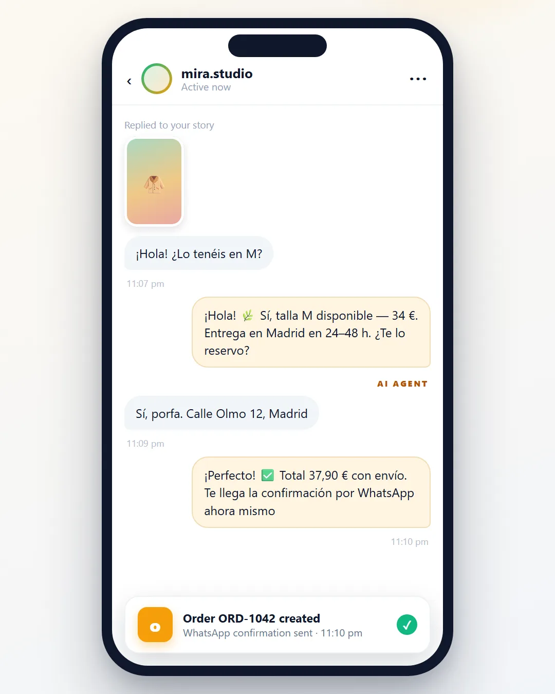 “¿Lo tenéis en M?” — the 11 pm sale
